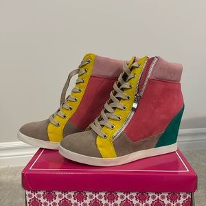 Platform sneaker size 8